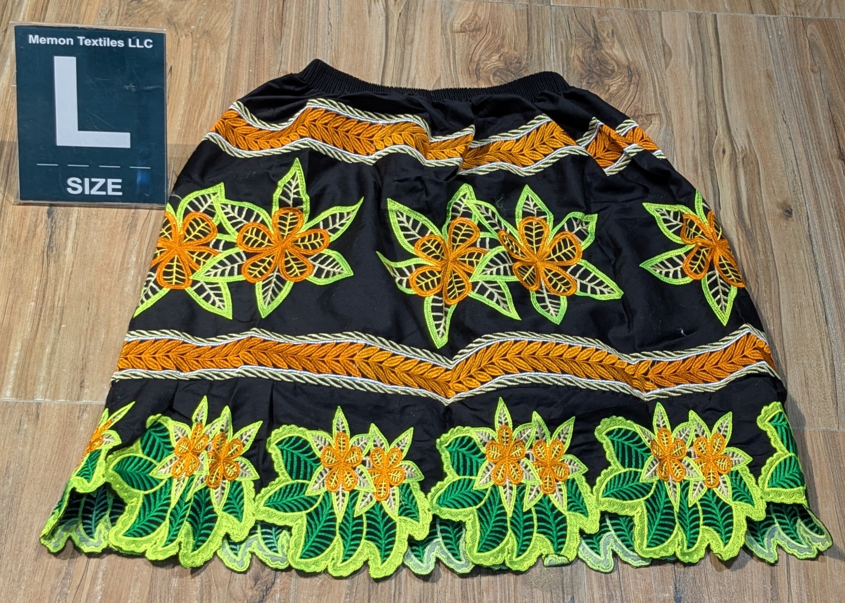 Embroidered Island Skirts (Urohs) - L