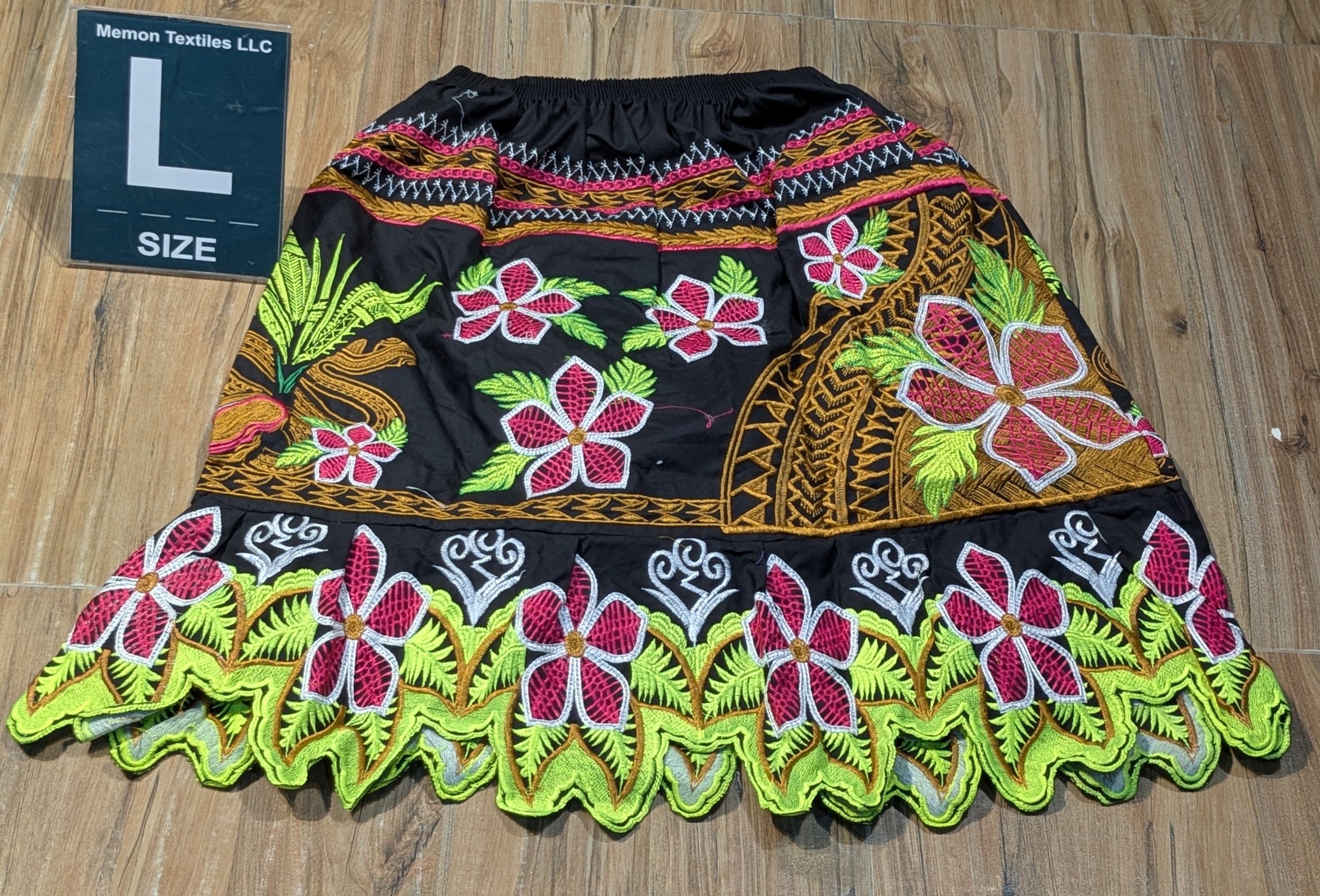 Embroidered Island Skirts (Urohs) - L