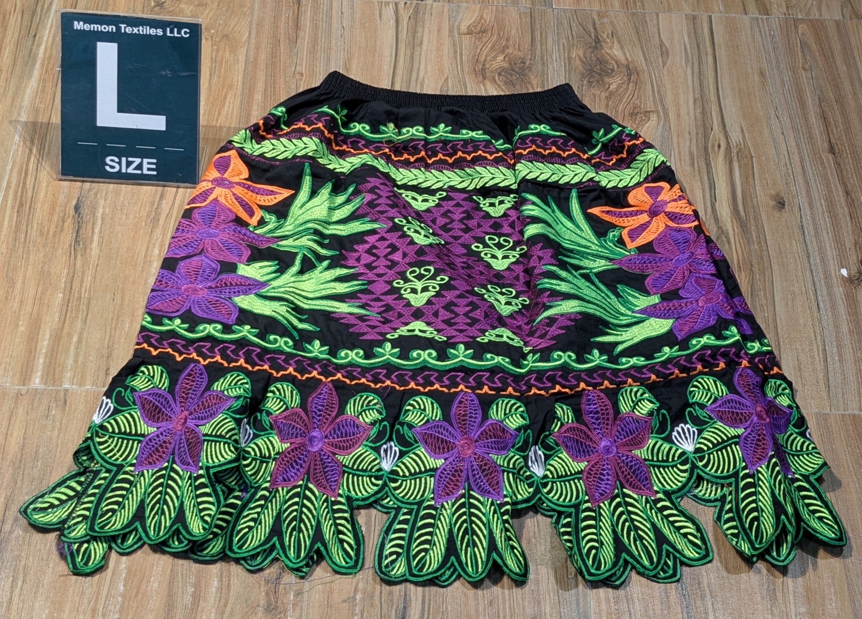 Embroidered Island Skirts (Urohs) - L