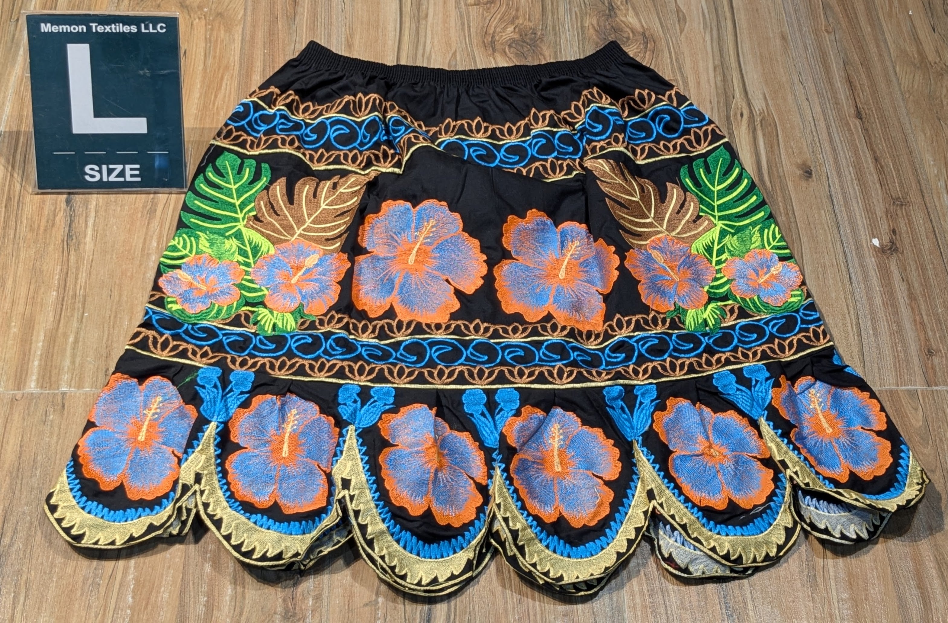 Embroidered Island Skirts (Urohs) - L