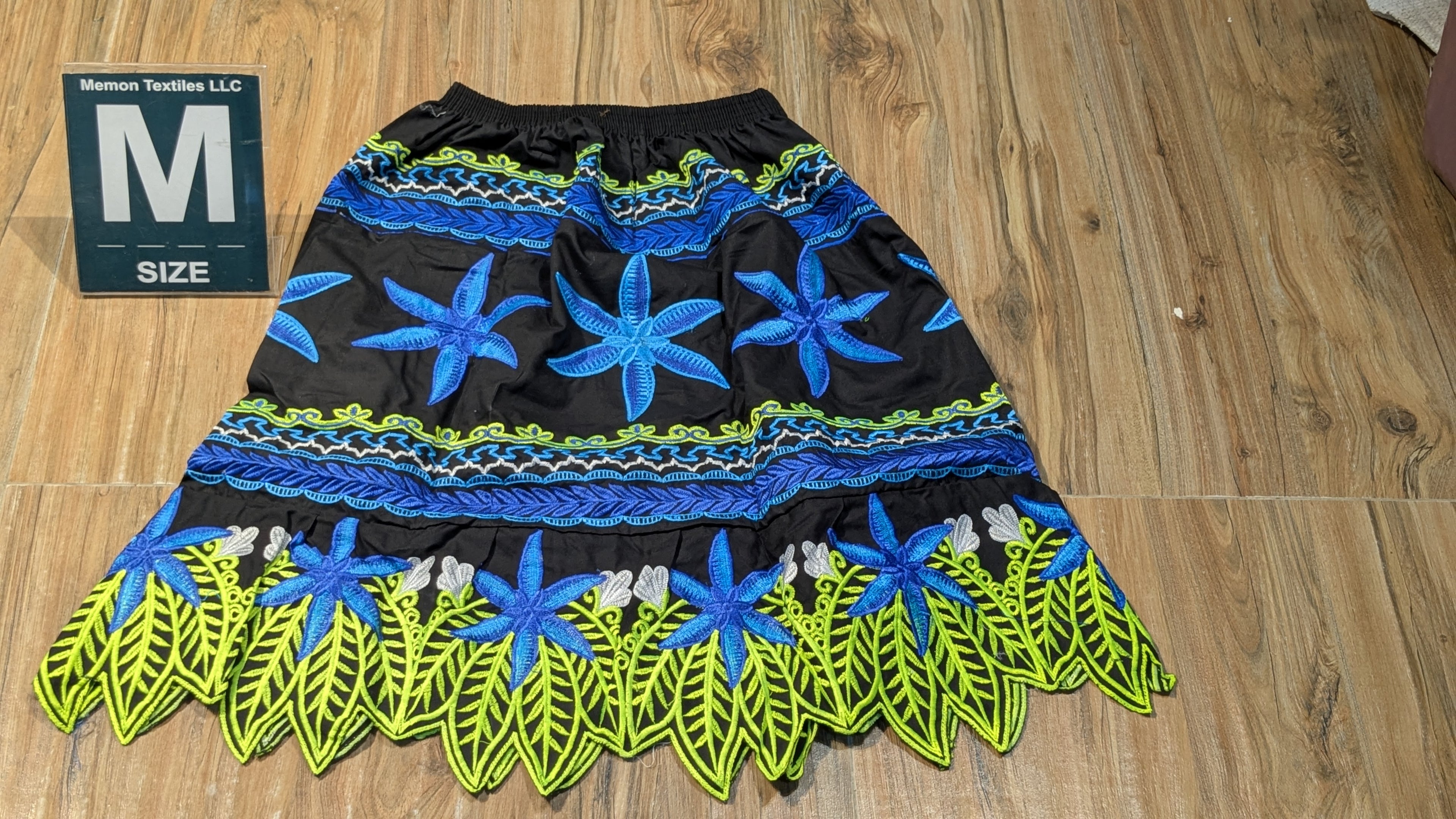 Embroidered Island Skirts (Urohs) - M