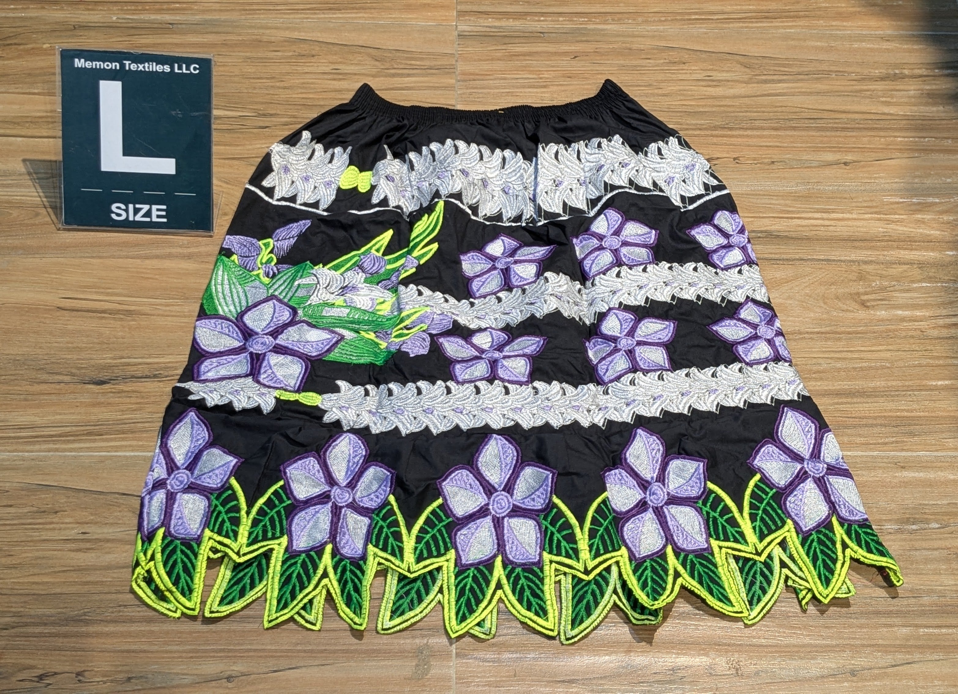 Floral Embroidered Island Skirts (Urohs) - L
