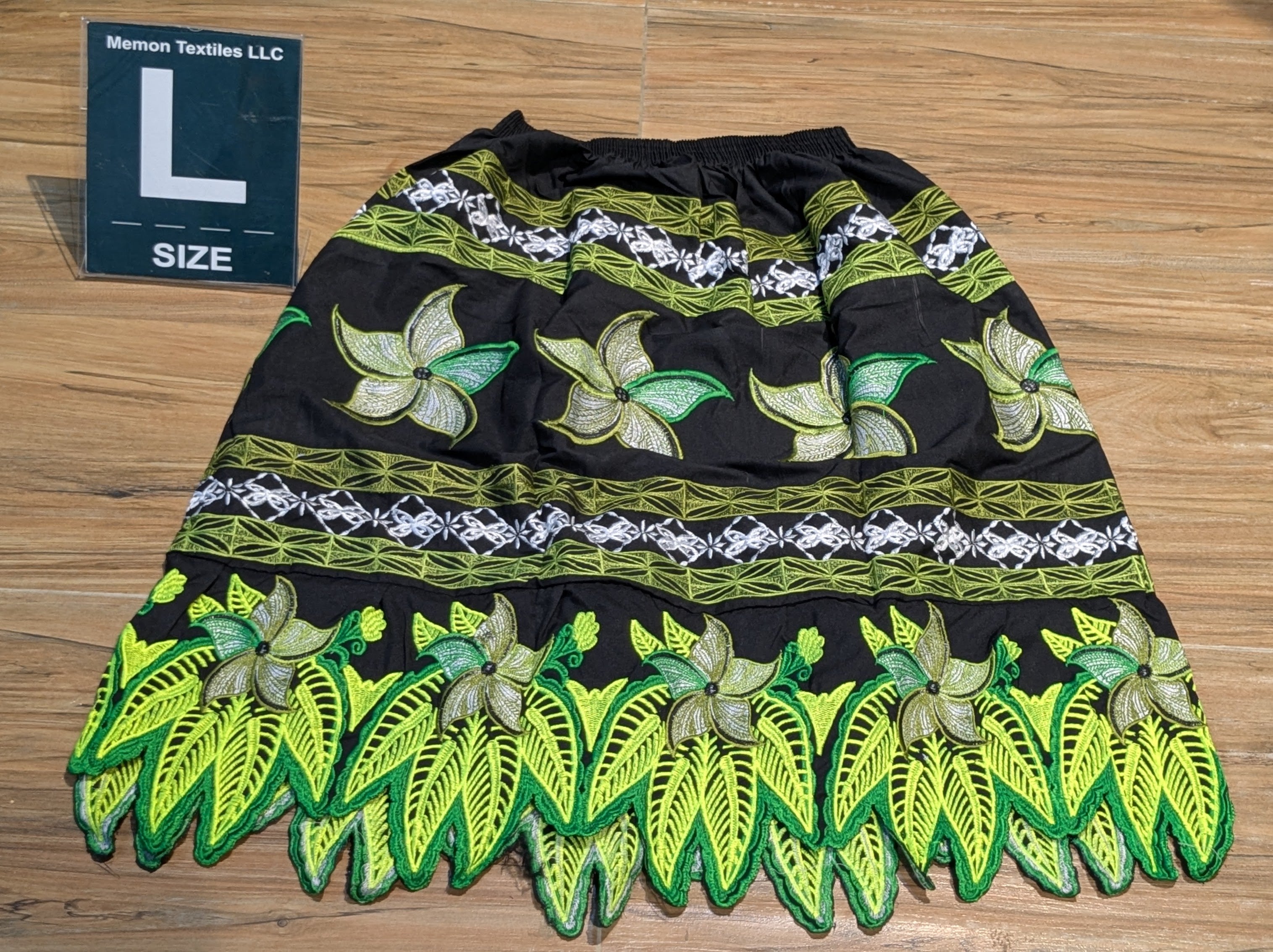 Floral Embroidered Island Skirts (Urohs) - L