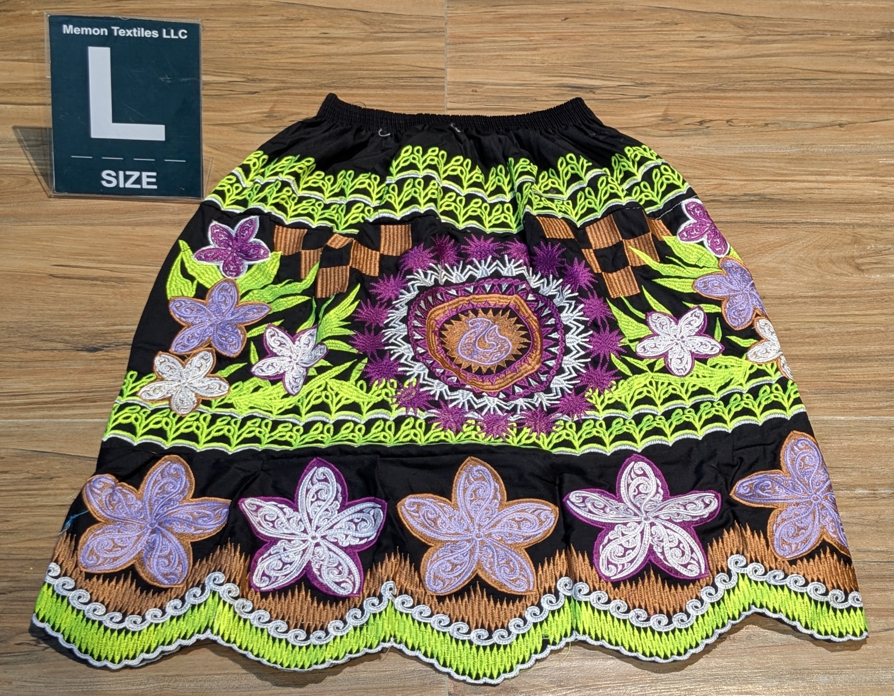 Floral Embroidered Island Skirts (Urohs) - L