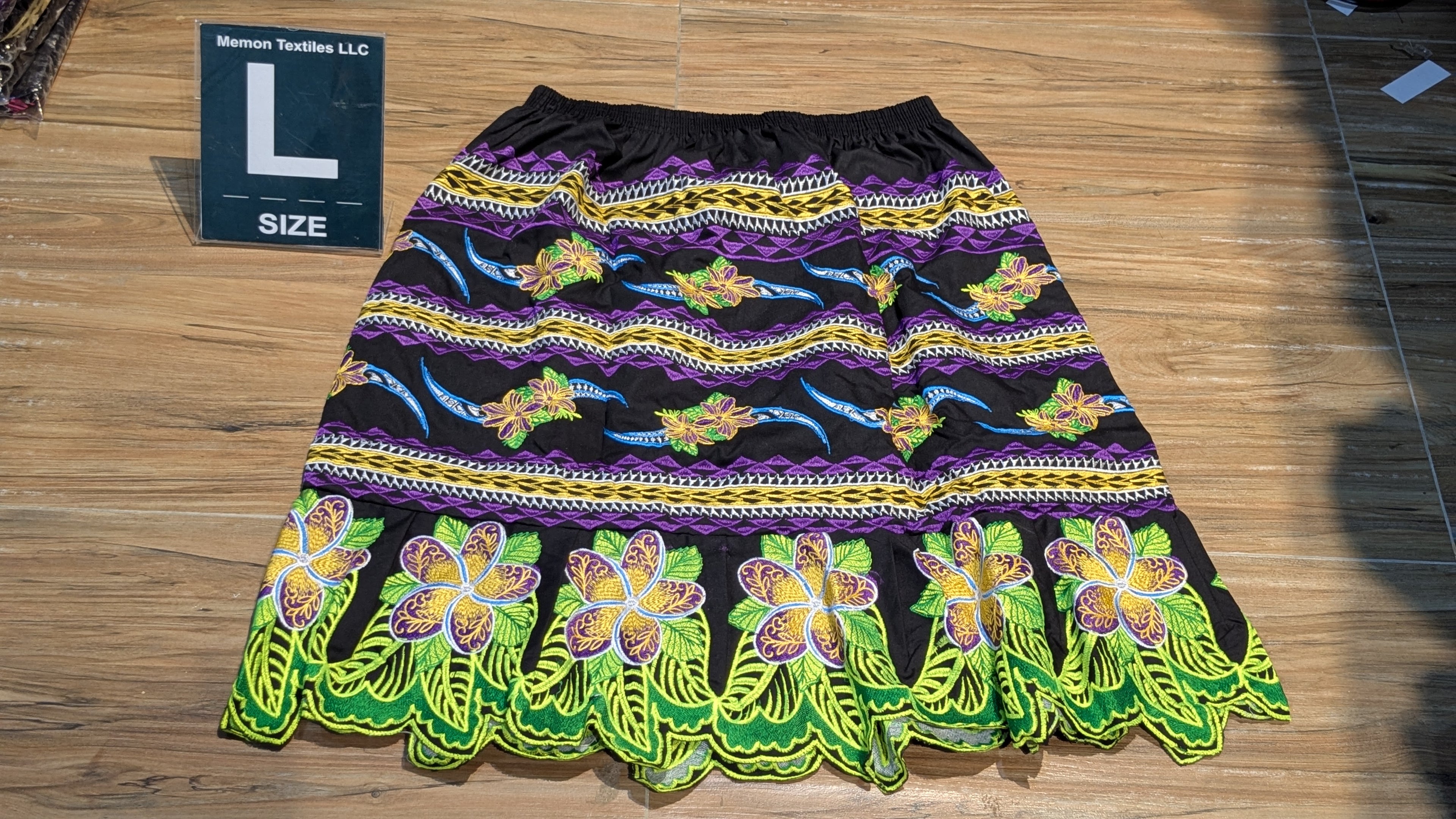 Floral Embroidered Island Skirts (Urohs) - L