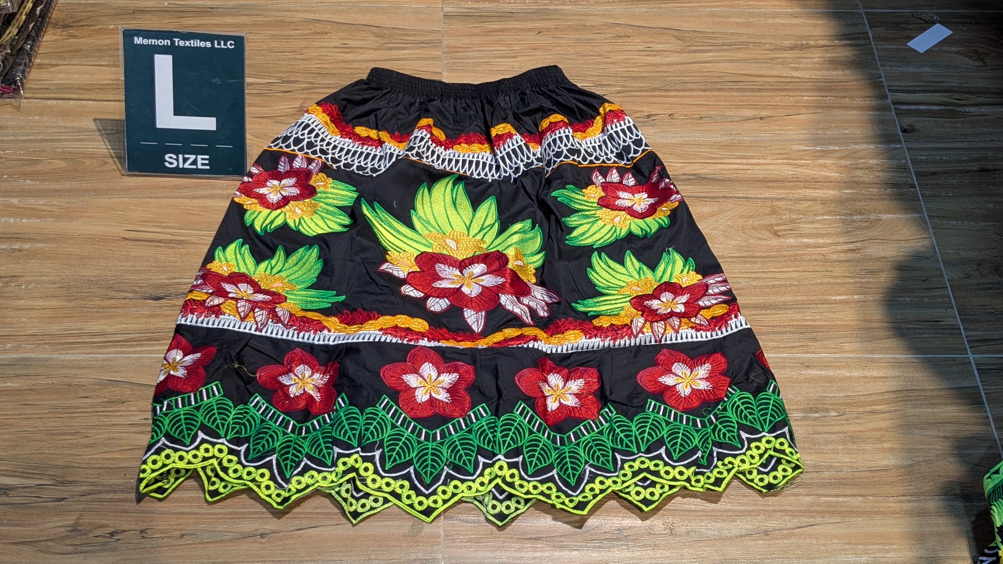 Floral Embroidered Island Skirts (Urohs) - L