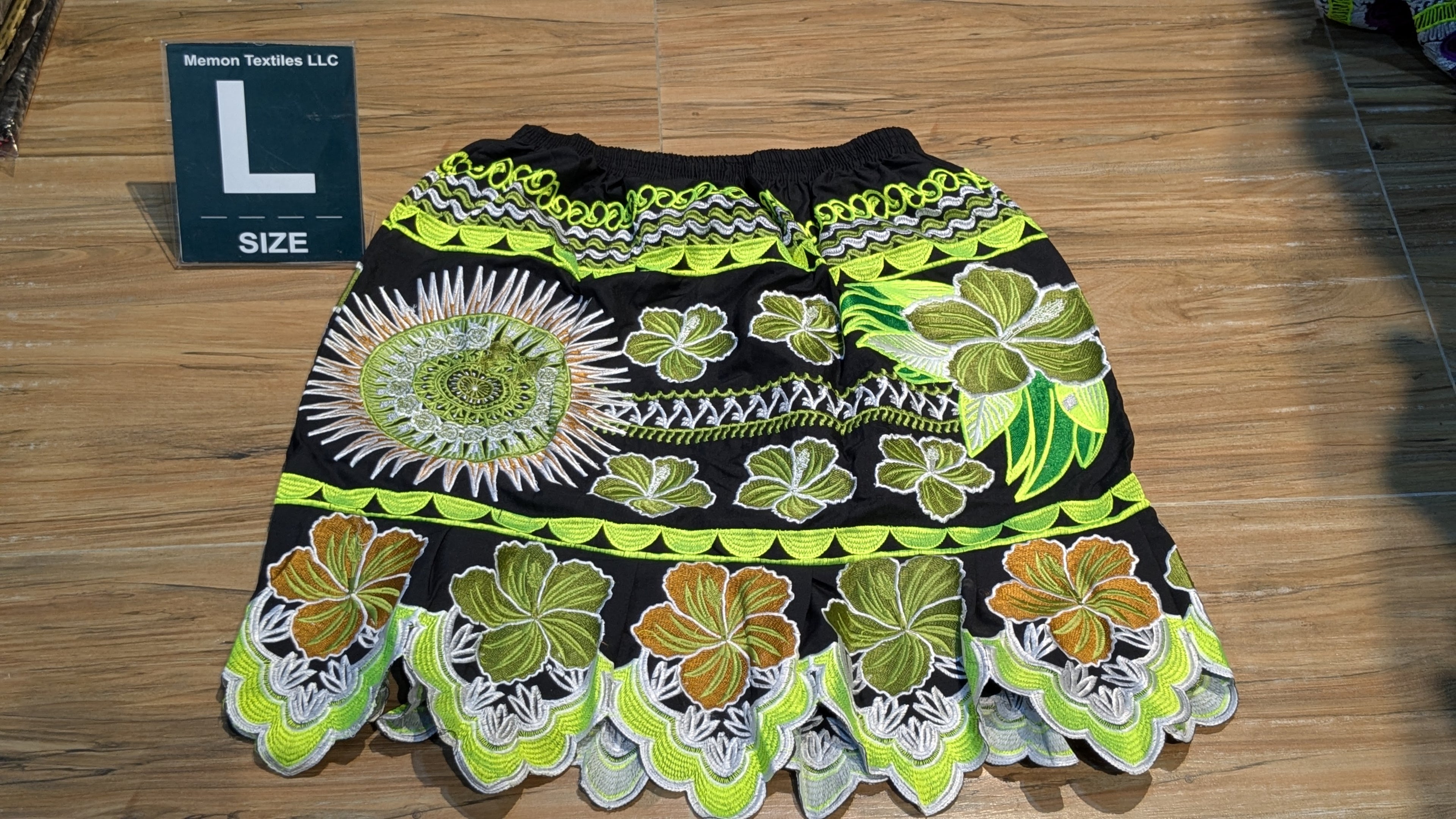 Floral Embroidered Island Skirts (Urohs) - L