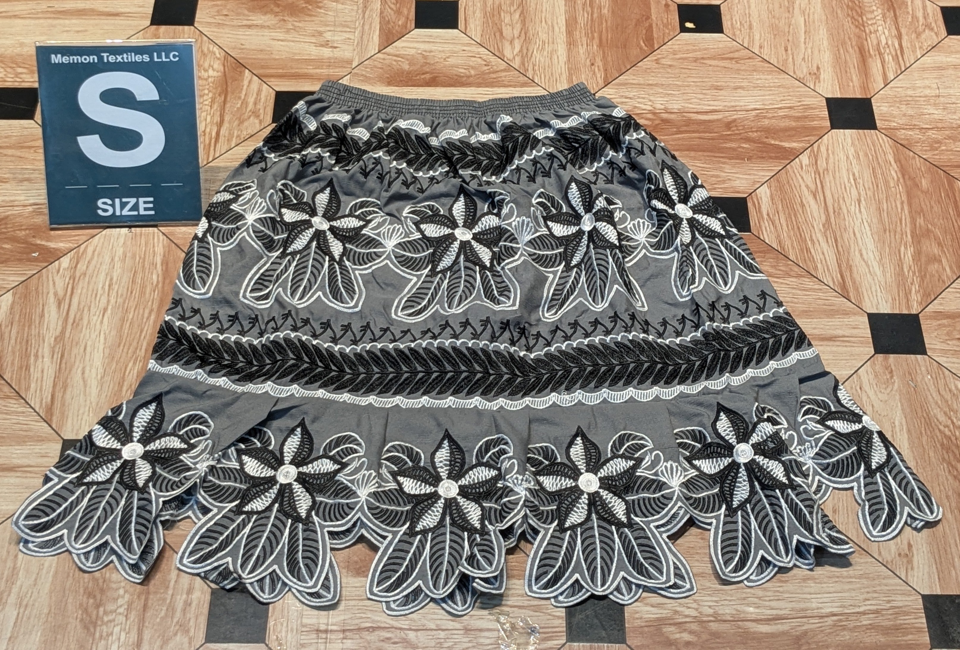 Embroidered Island Skirts (Urohs) - S