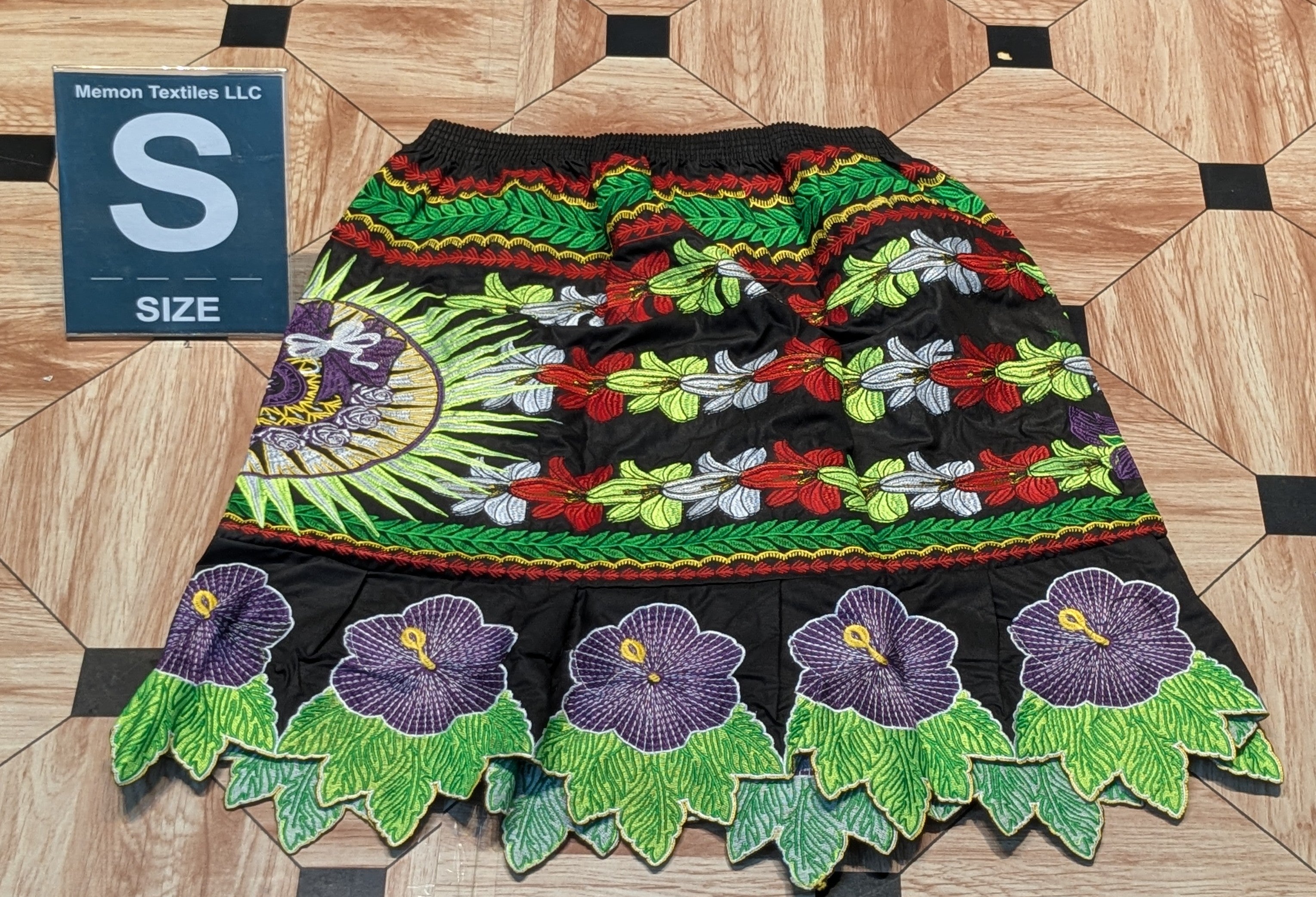 Embroidered Island Skirts (Urohs) - S