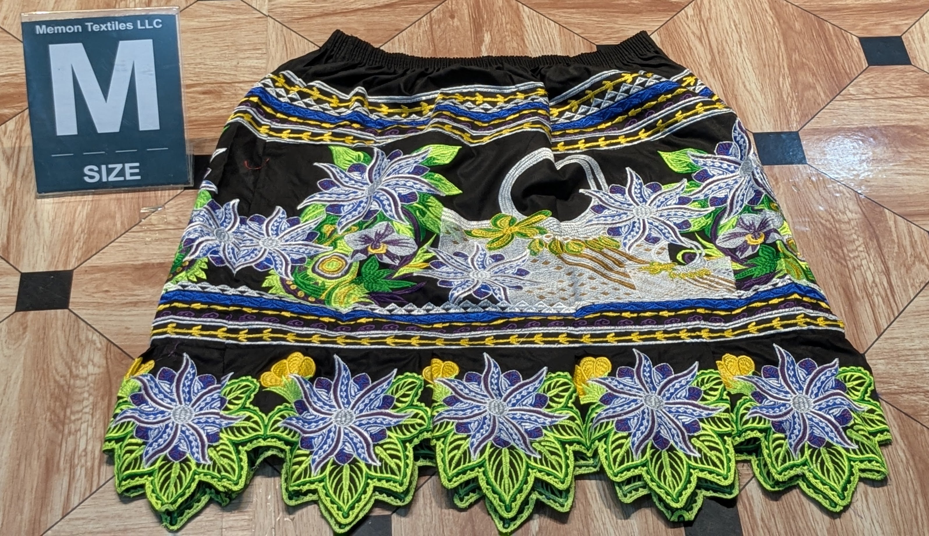 Embroidered Island Skirts (Urohs) - M