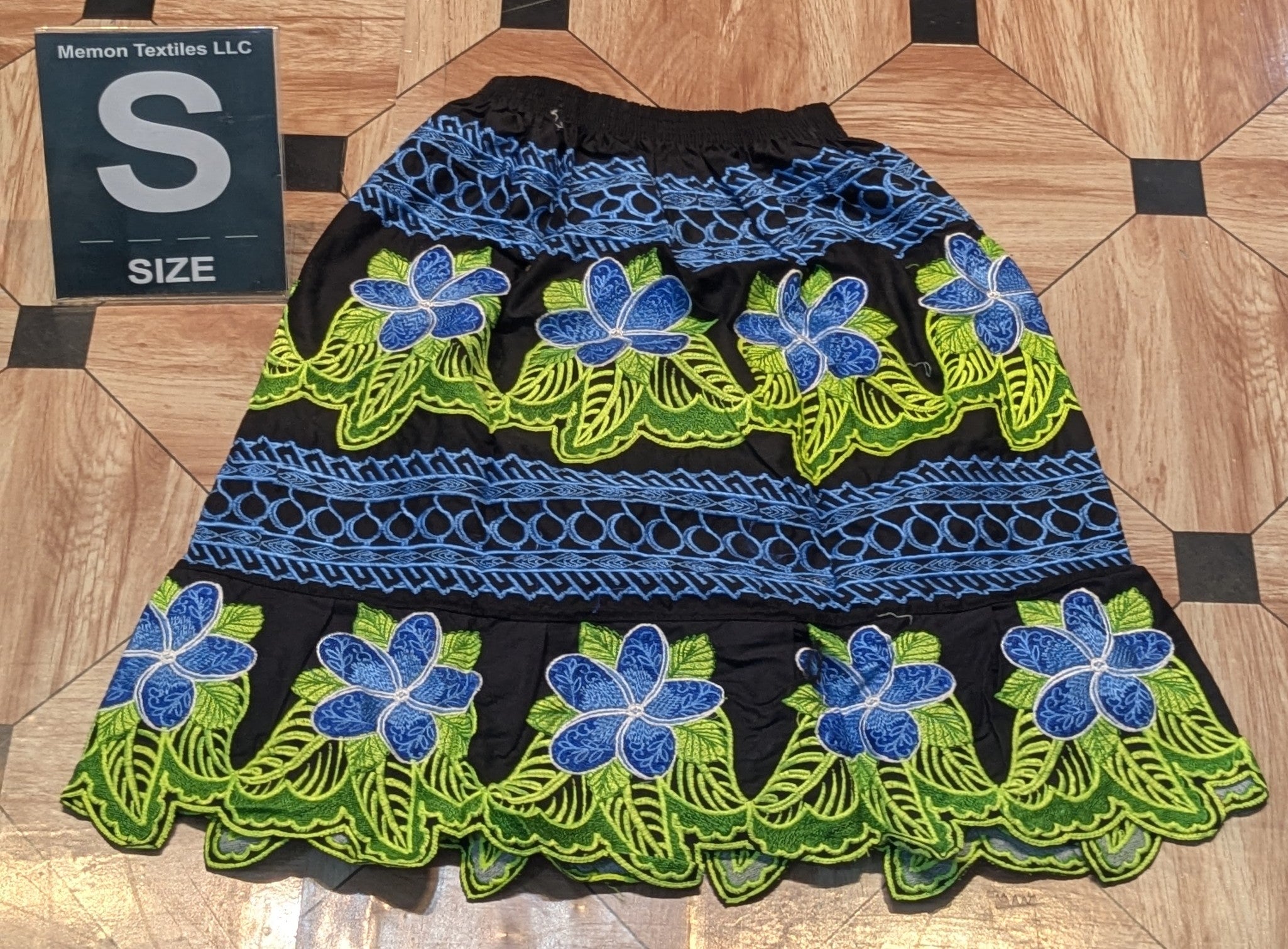 Embroidered Skirt (Island Urohs) - S