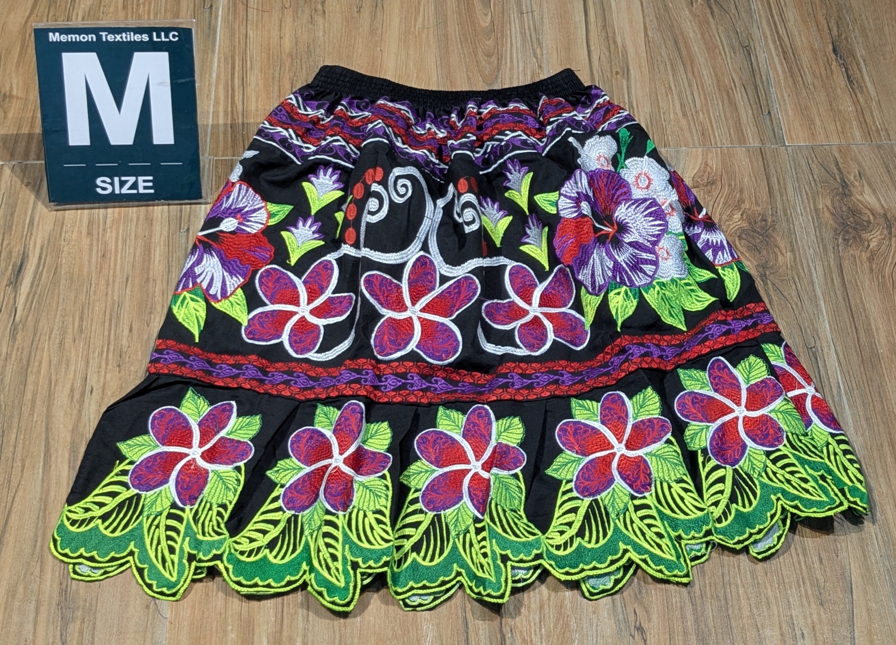 Embroidered Island Skirts (Urohs) - M