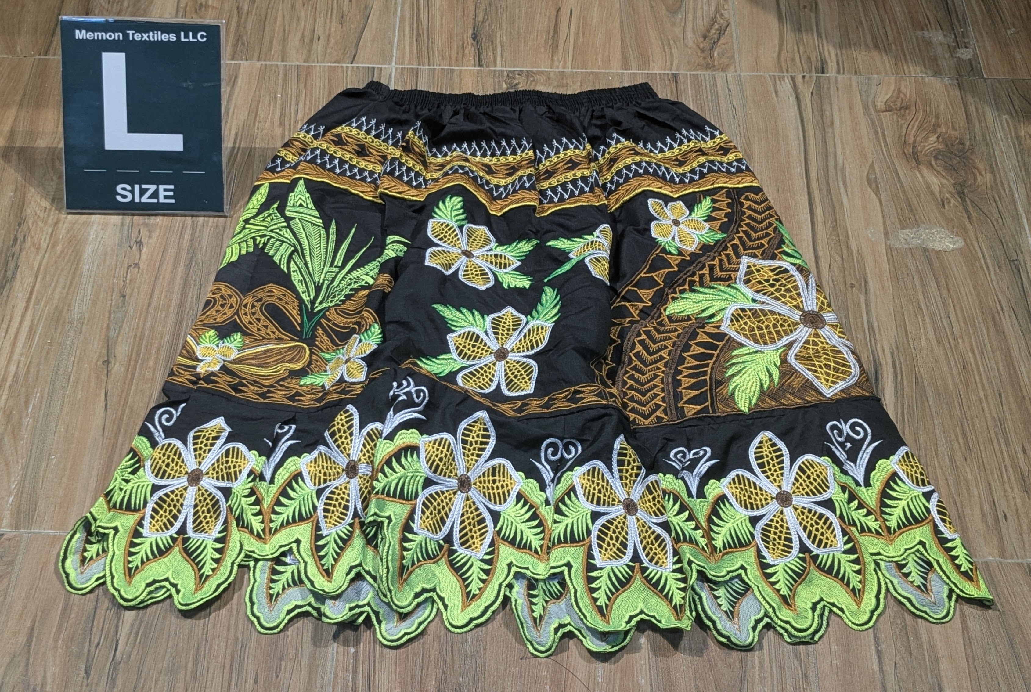 Floral Embroidered Island Skirts (Urohs) - L
