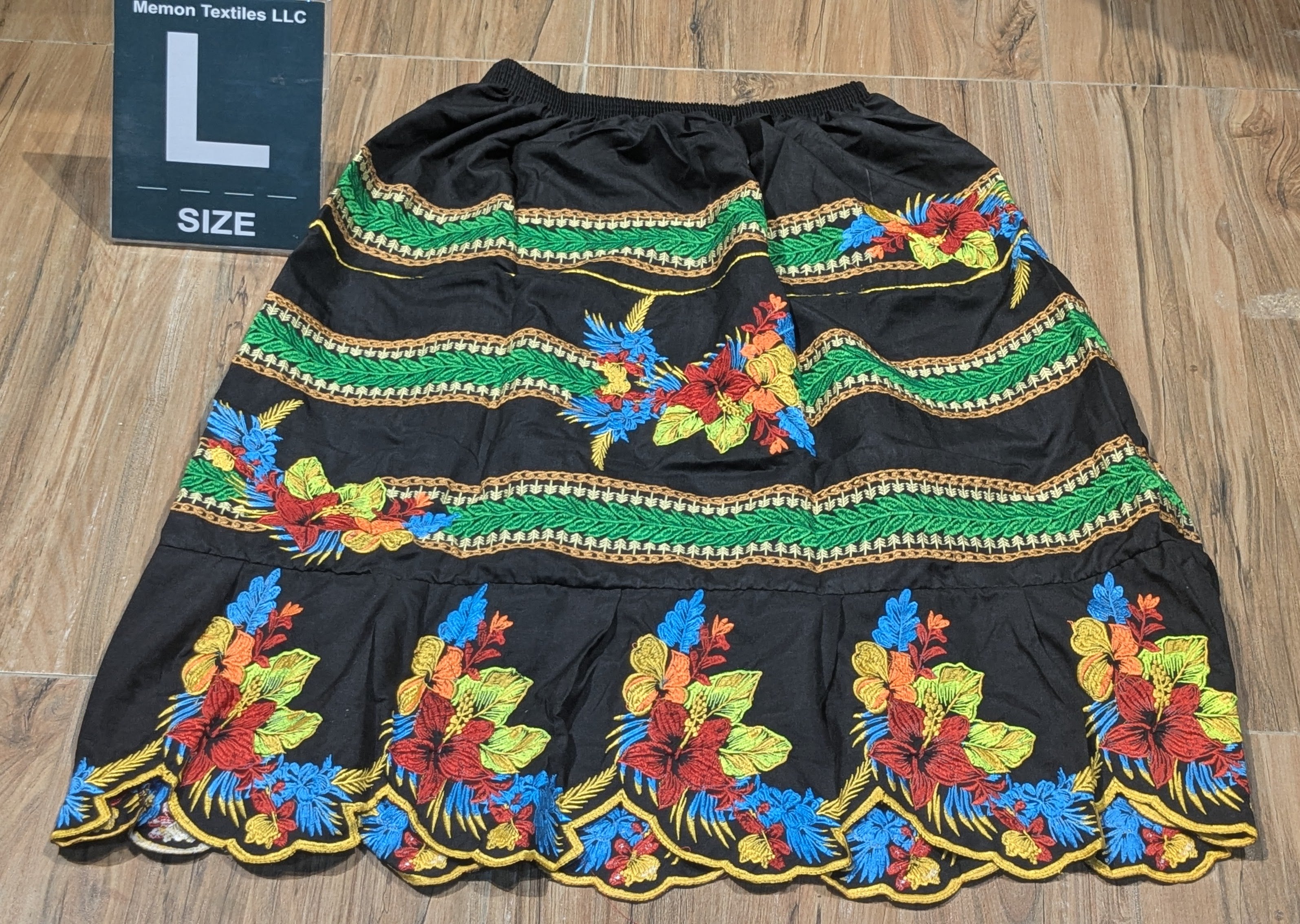 Floral Embroidered Island Skirts (Urohs) - L
