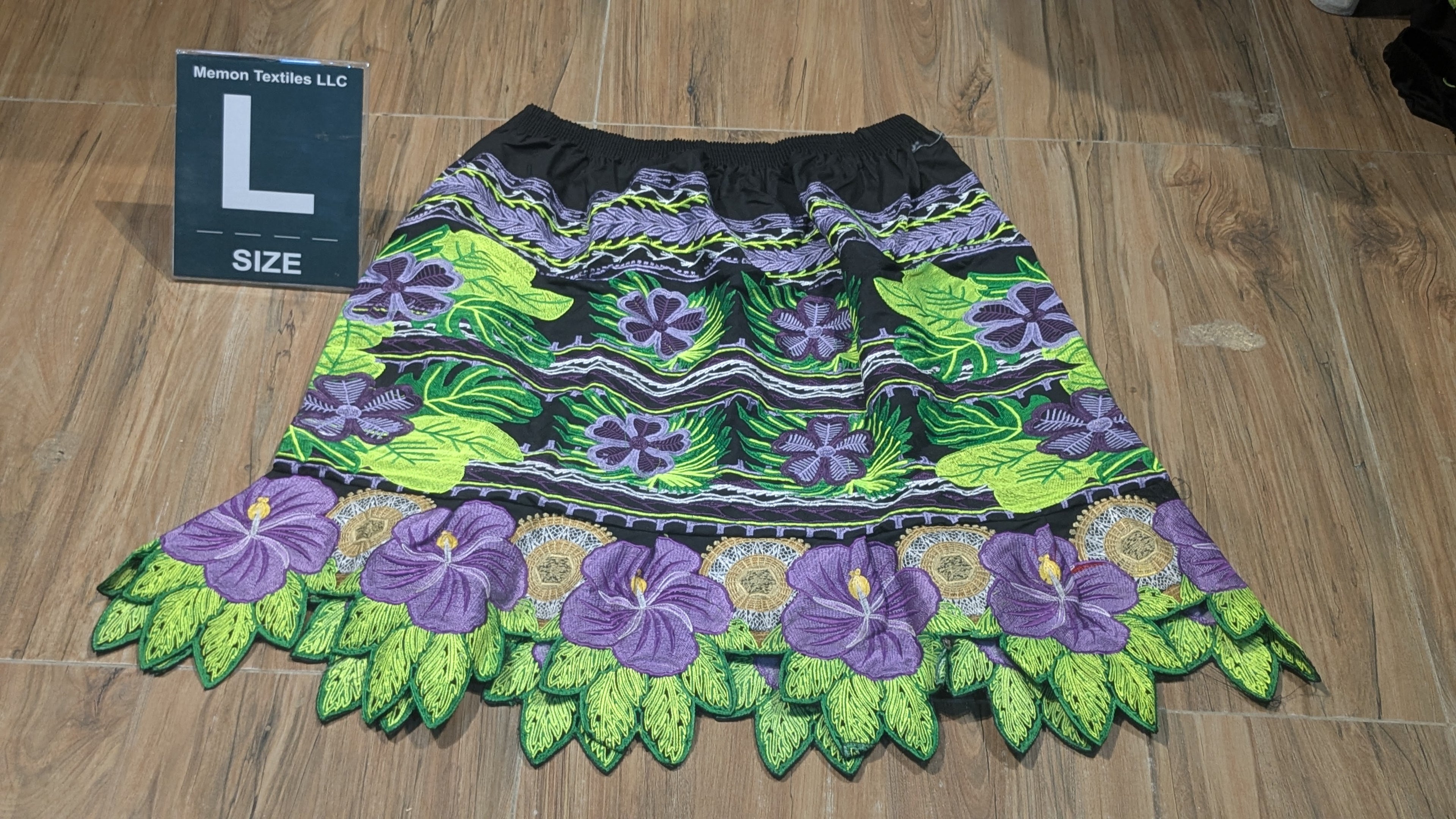 Floral Embroidered Island Skirts (Urohs) - L