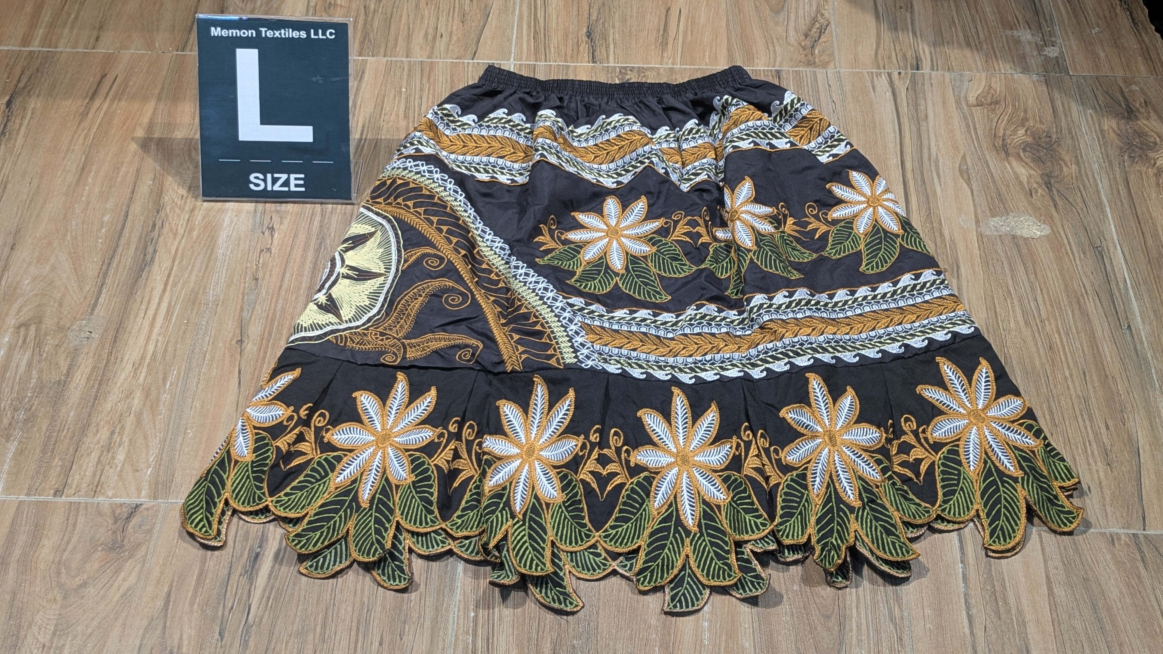 Floral Embroidered Island Skirts (Urohs) - L