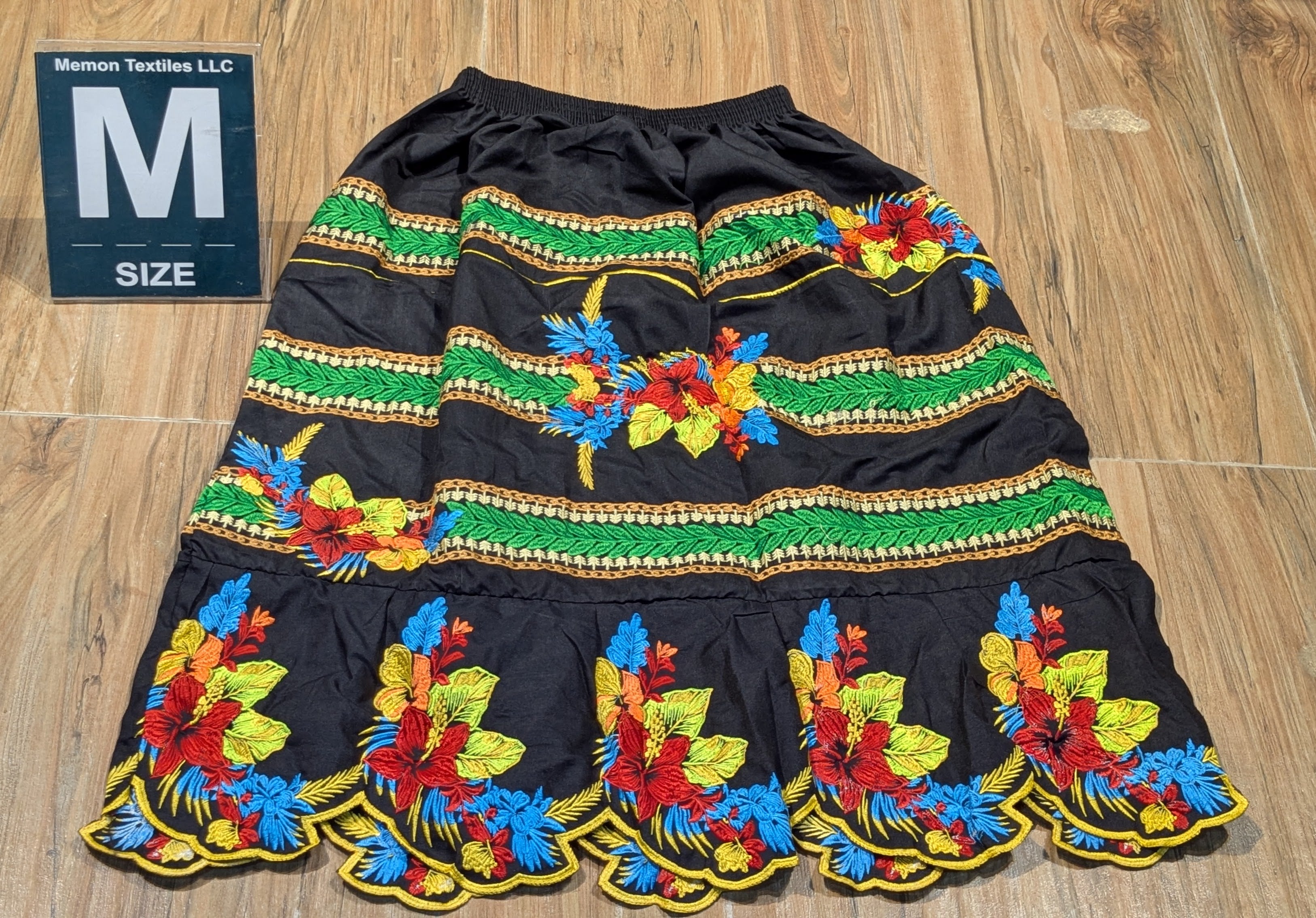 Floral Embroidered Island Skirts (Urohs) - M
