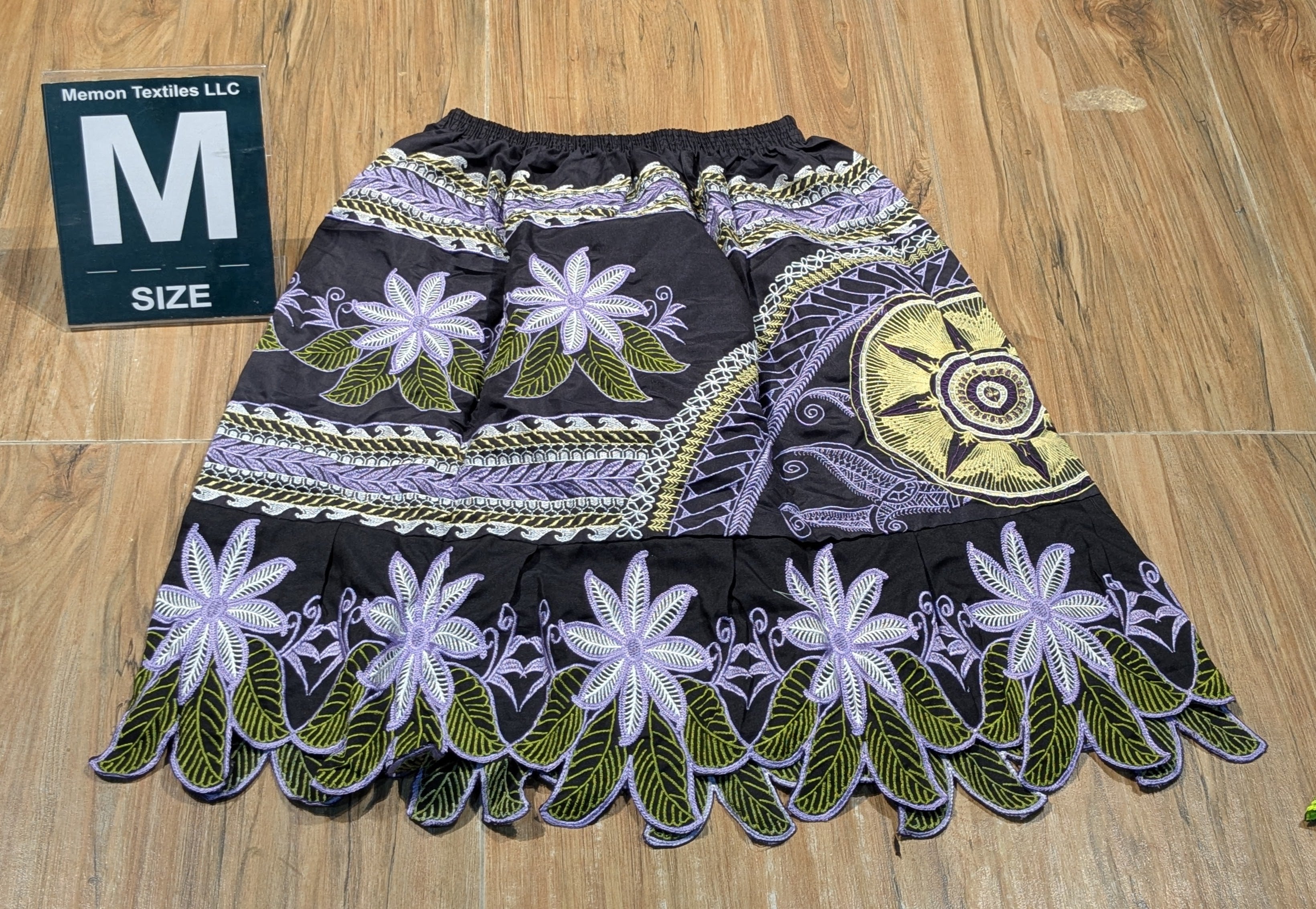 Floral Embroidered Island Skirts (Urohs) - M