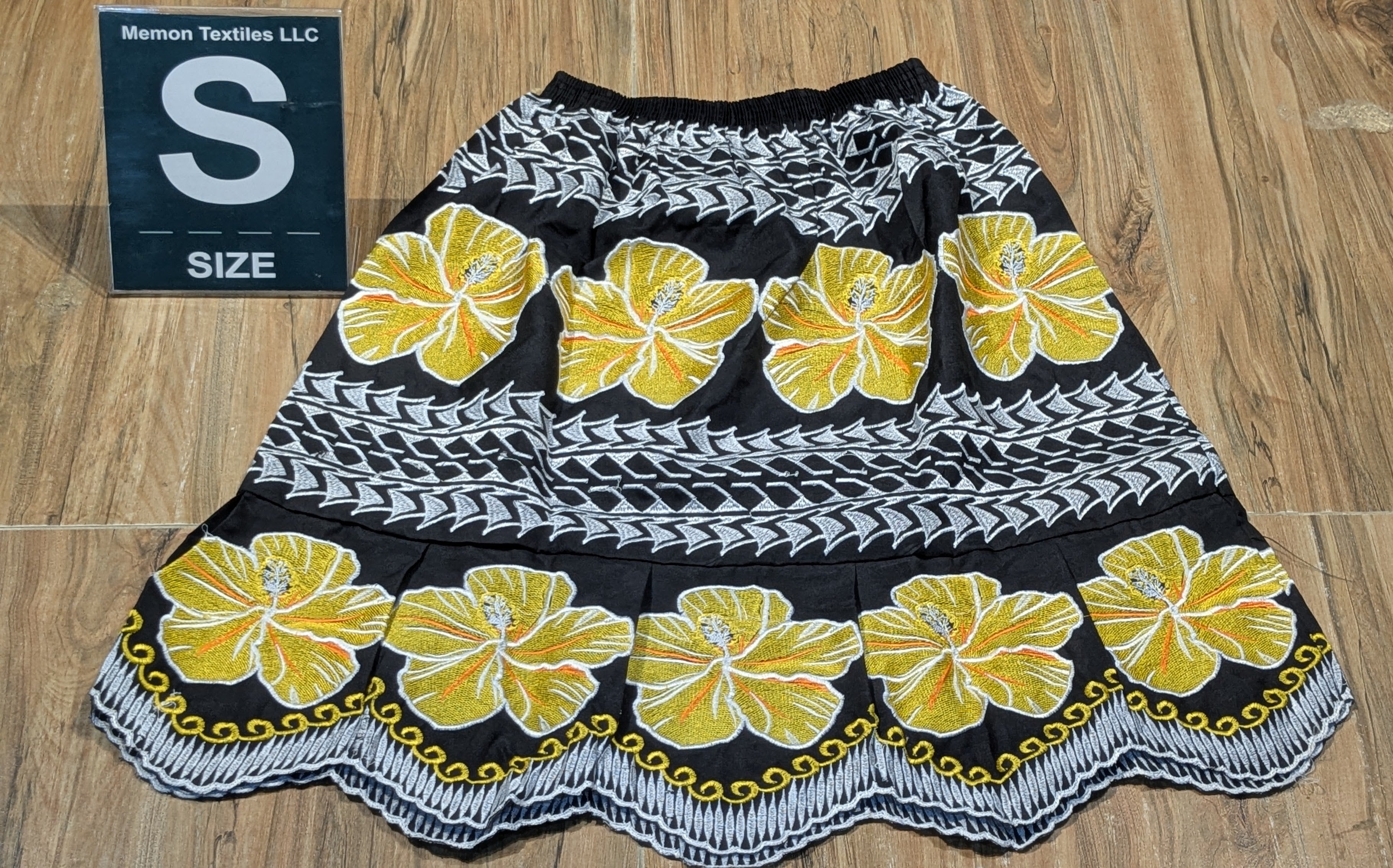 Floral Embroidered Island Skirts (Urohs) - S