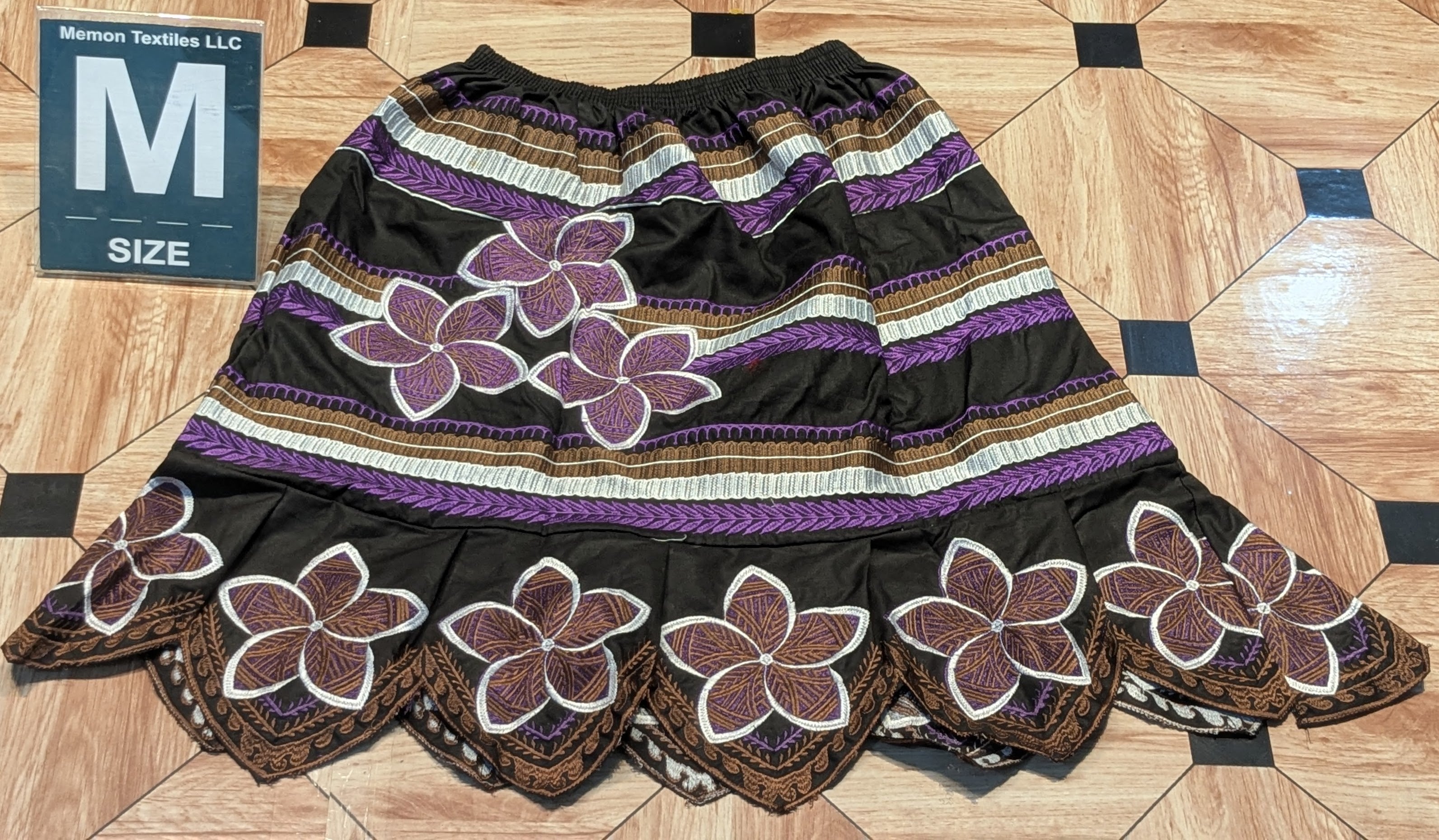 Floral Embroidered Island Skirts (Urohs) - M