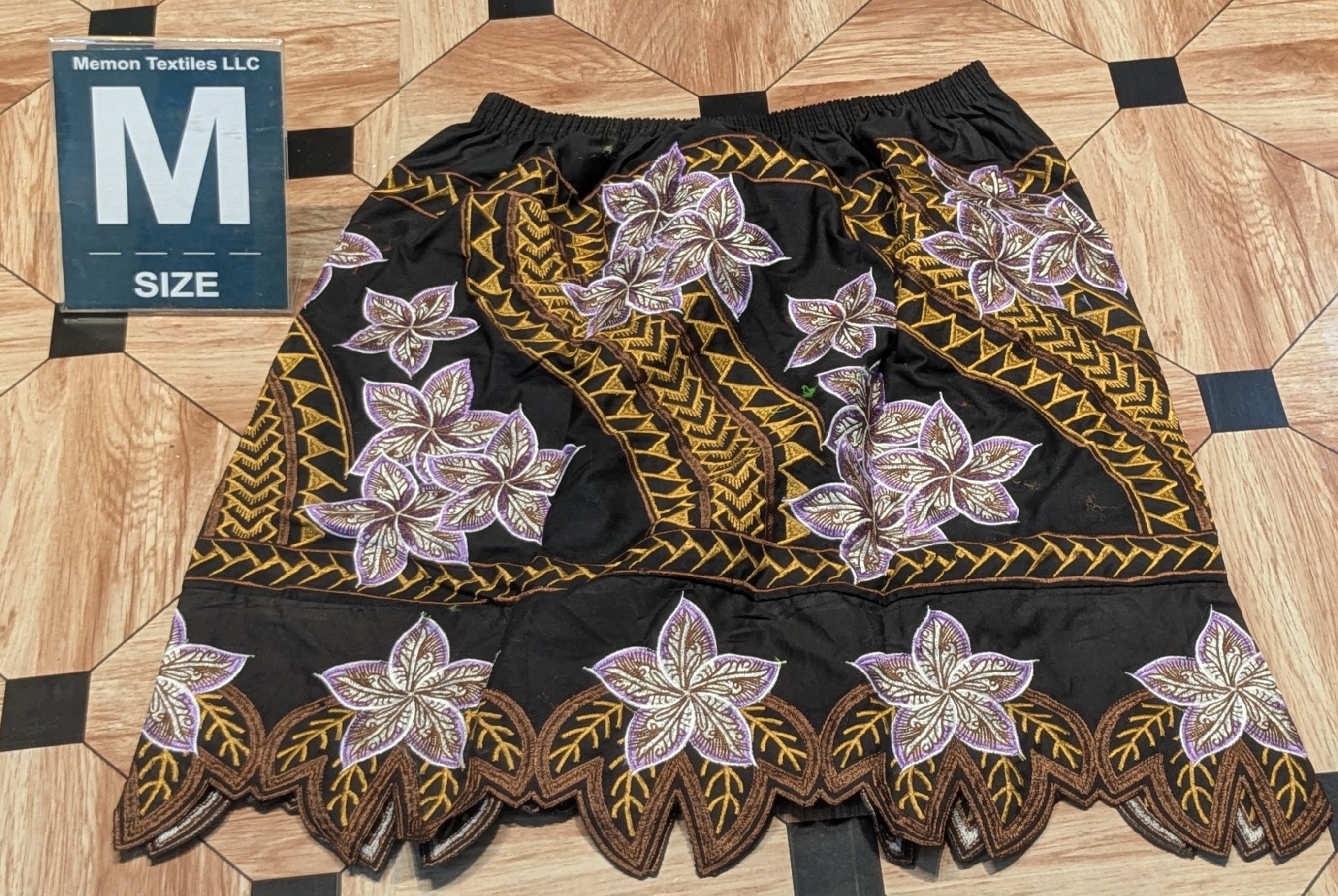 Floral Embroidered Island Skirts (Urohs) - M