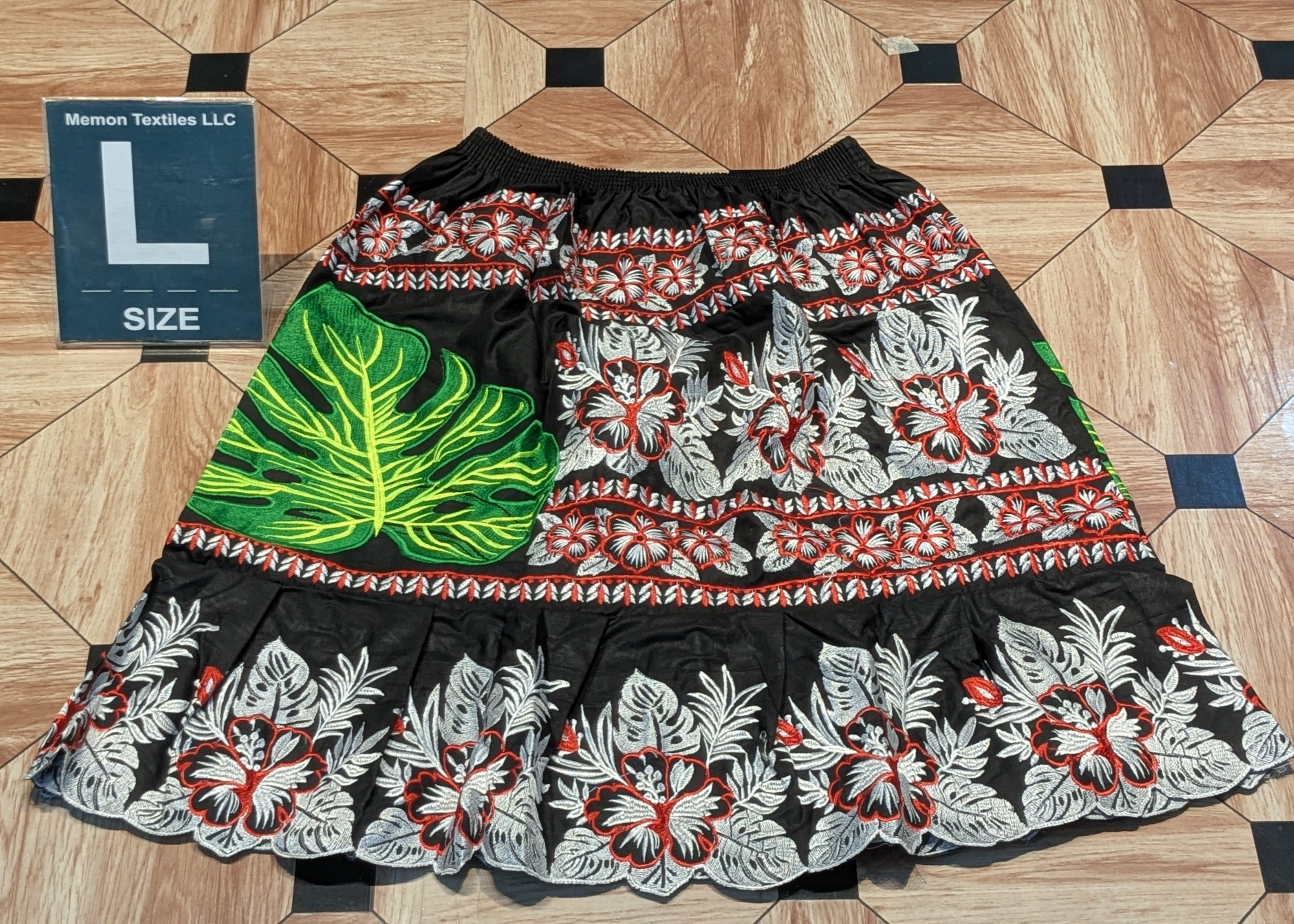 Floral Embroidered Island Skirts (Urohs) - L