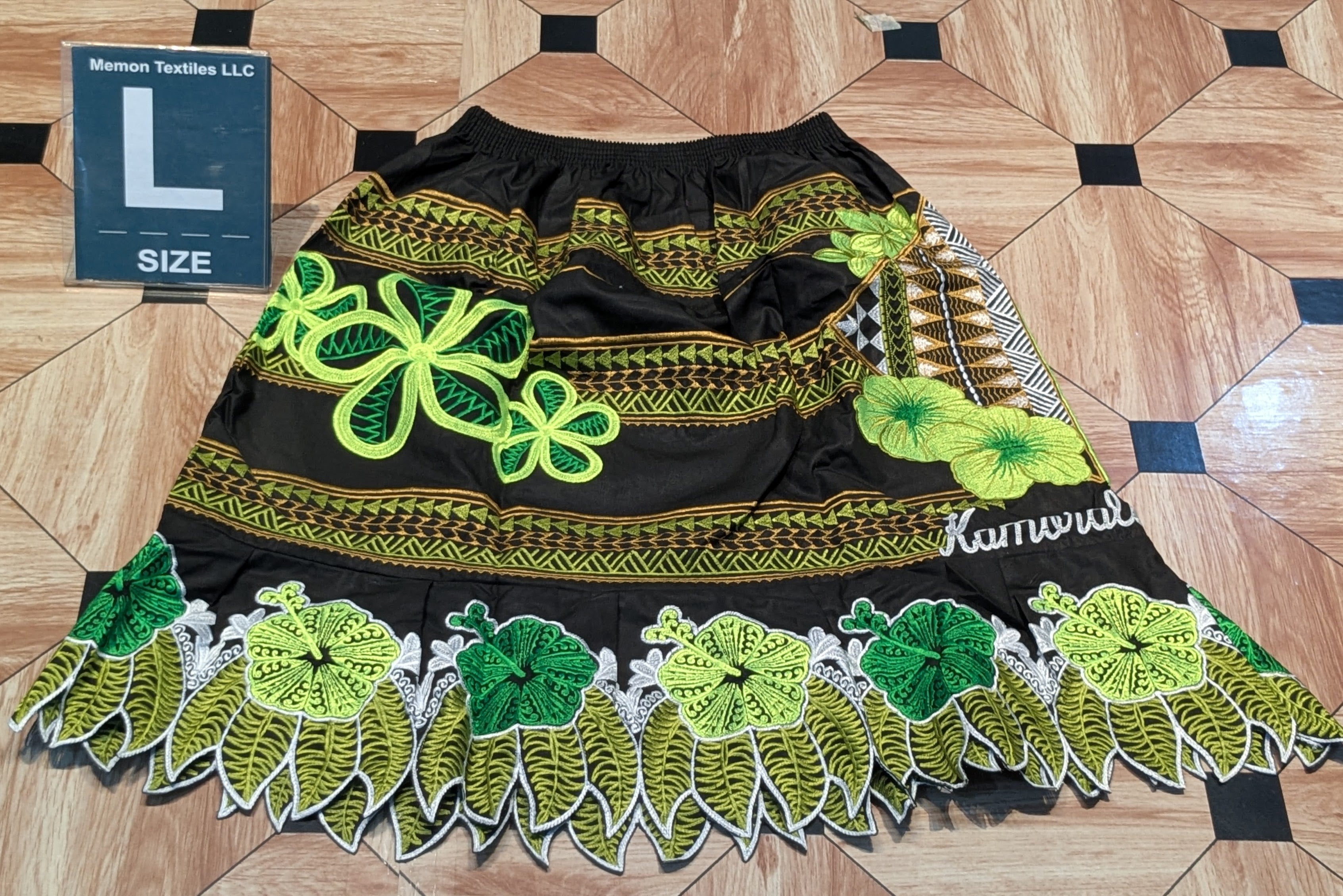 Floral Embroidered Island Skirts (Urohs) - L