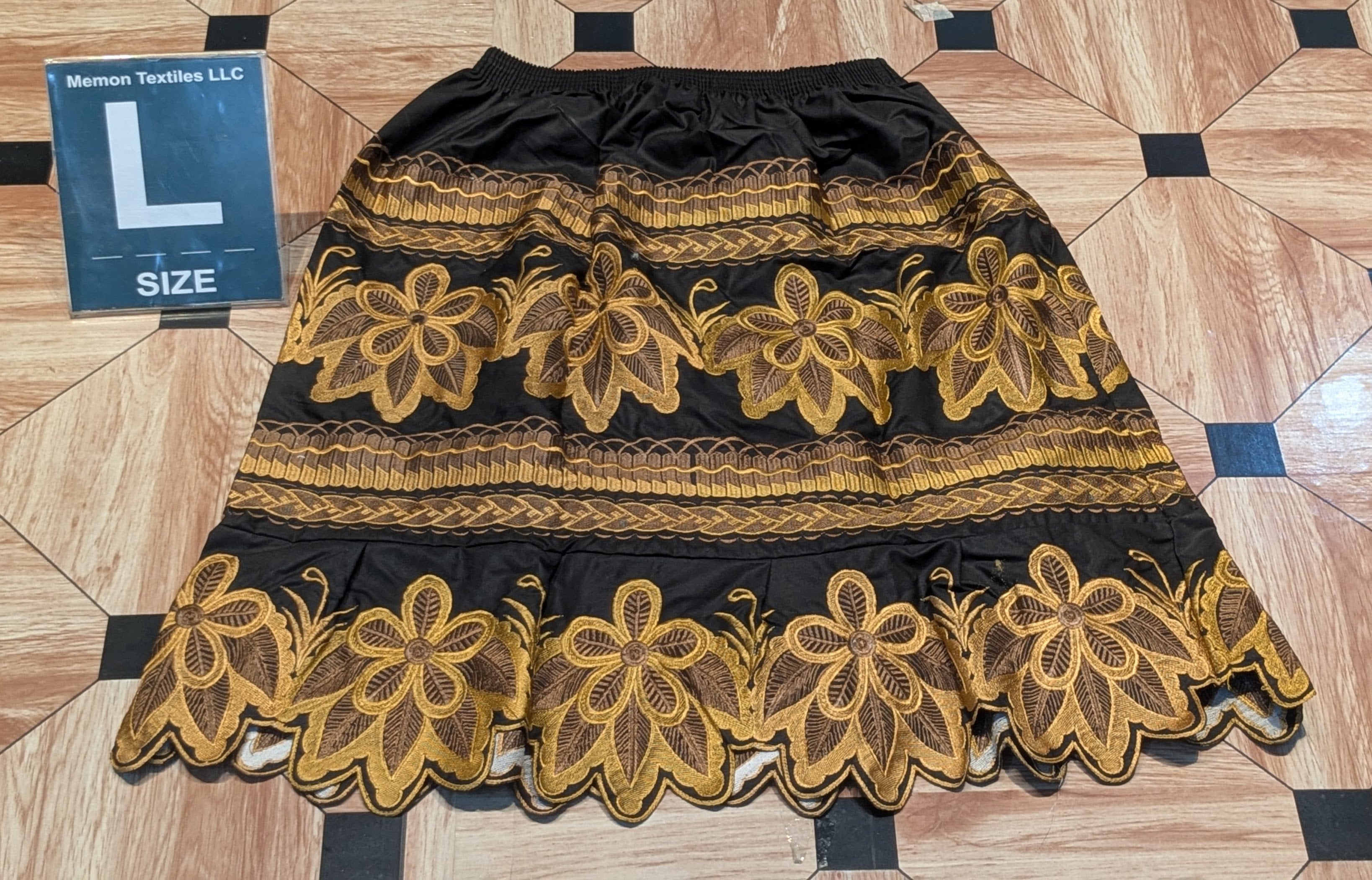 Floral Embroidered Island Skirts (Urohs) - L