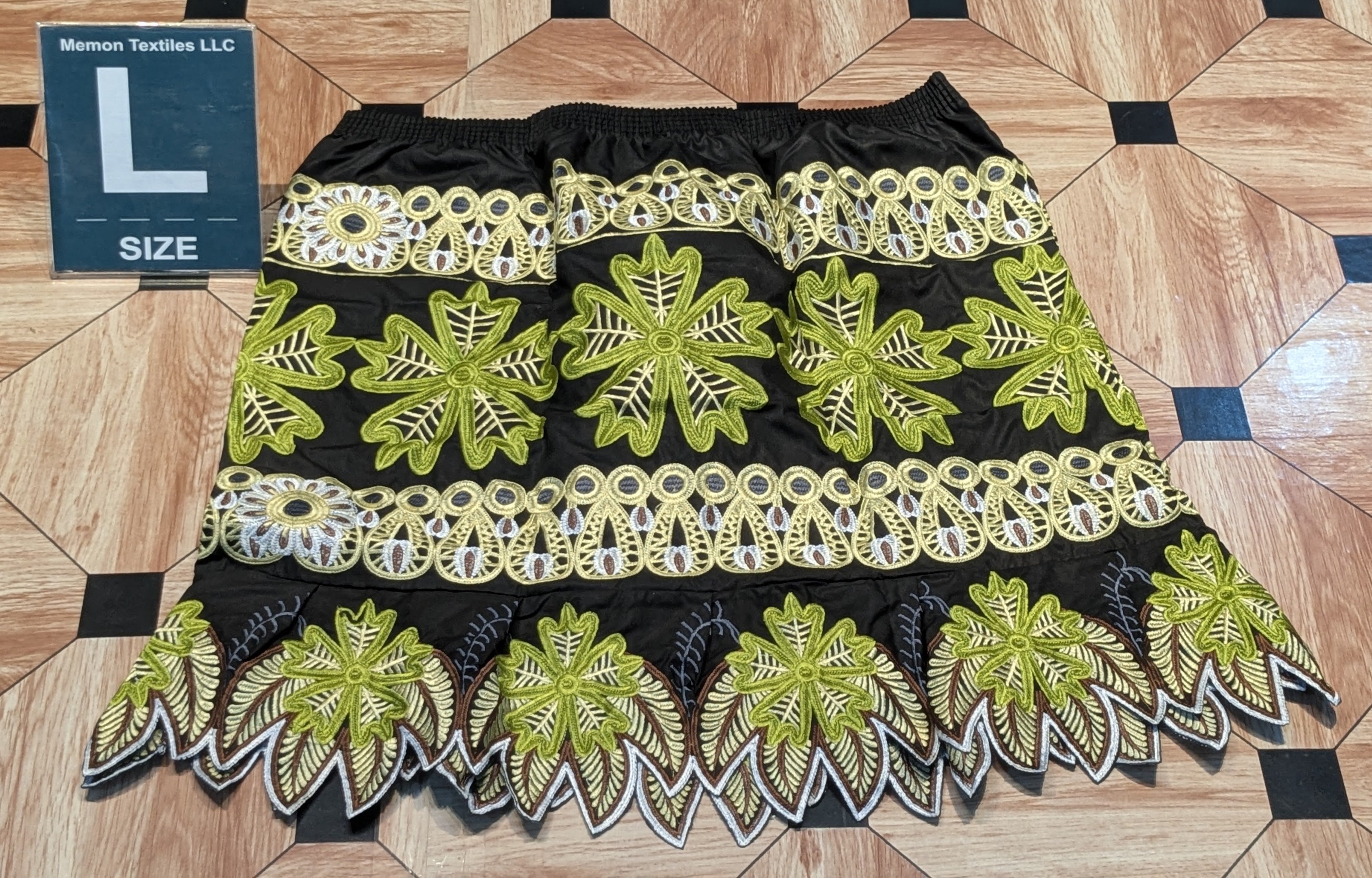 Floral Embroidered Island Skirts (Urohs) - L