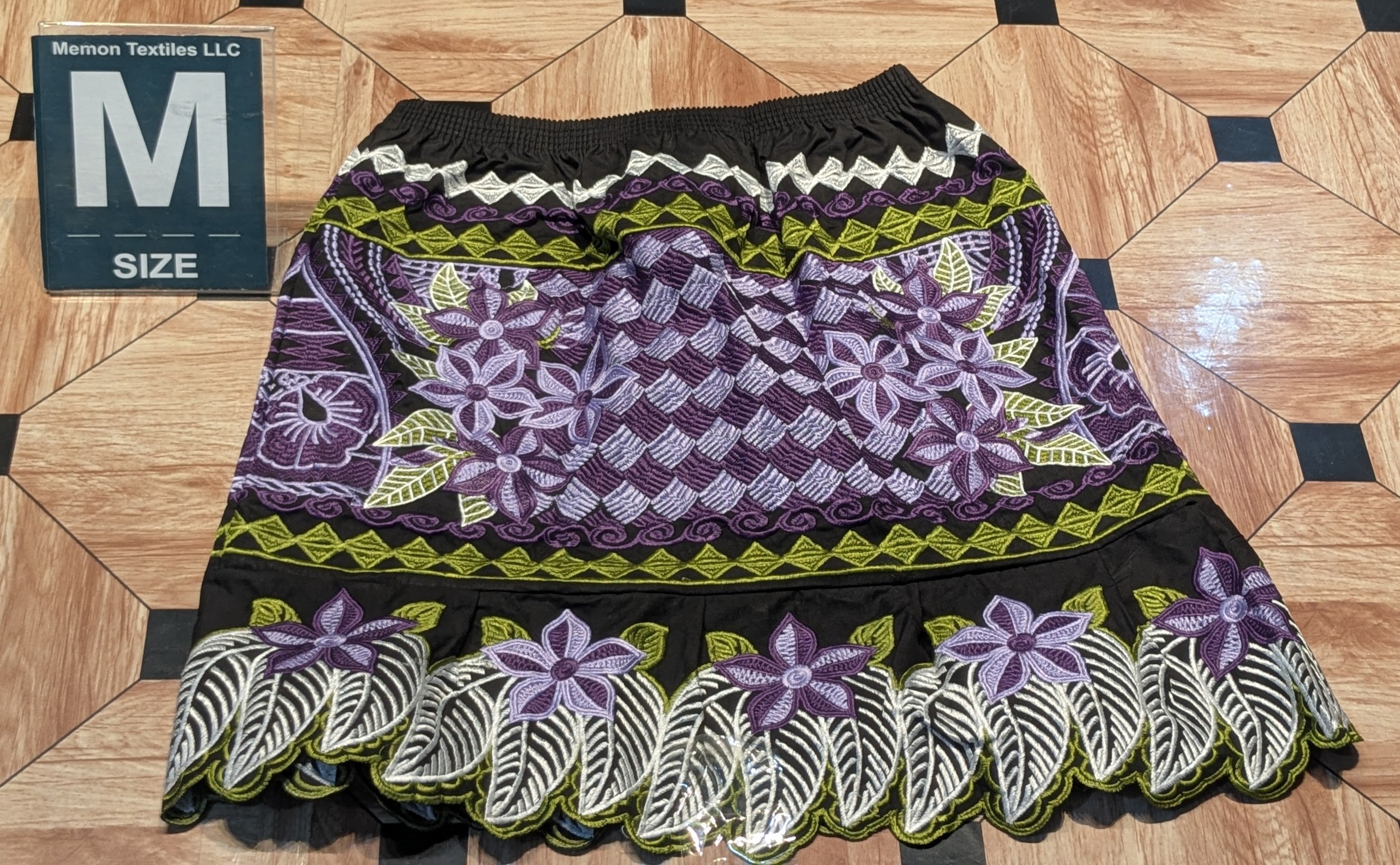 Floral Embroidered Island Skirts (Urohs) - M