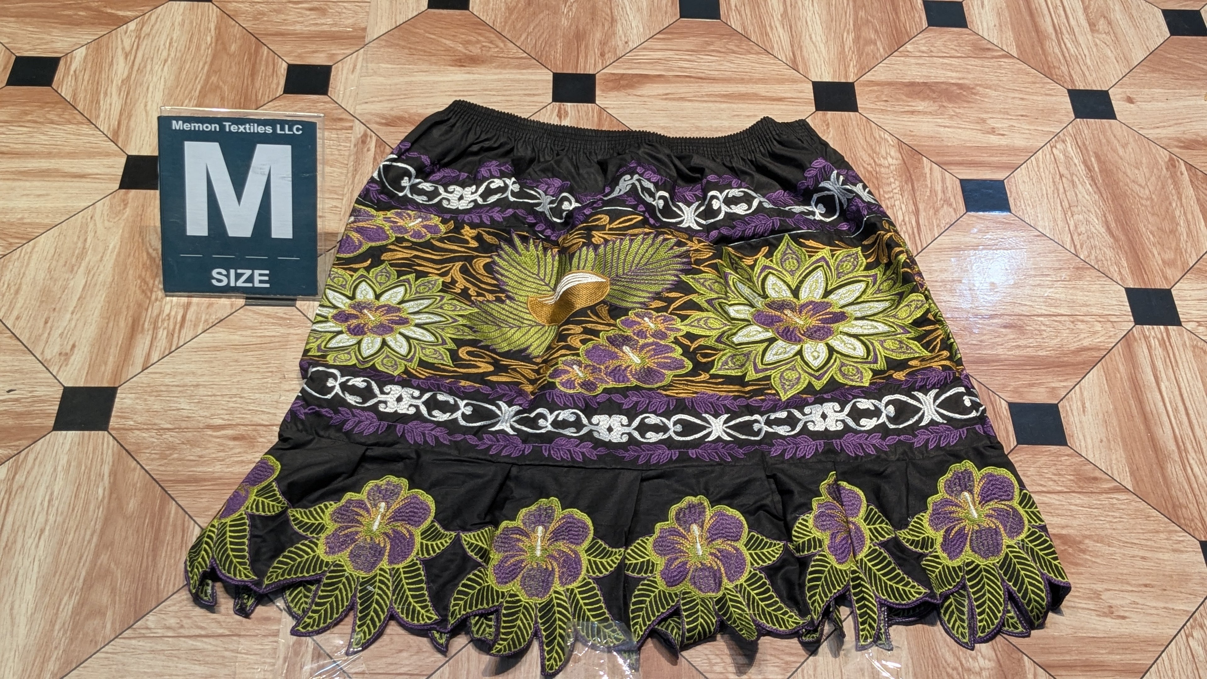Floral Embroidered Island Skirts (Urohs) - M