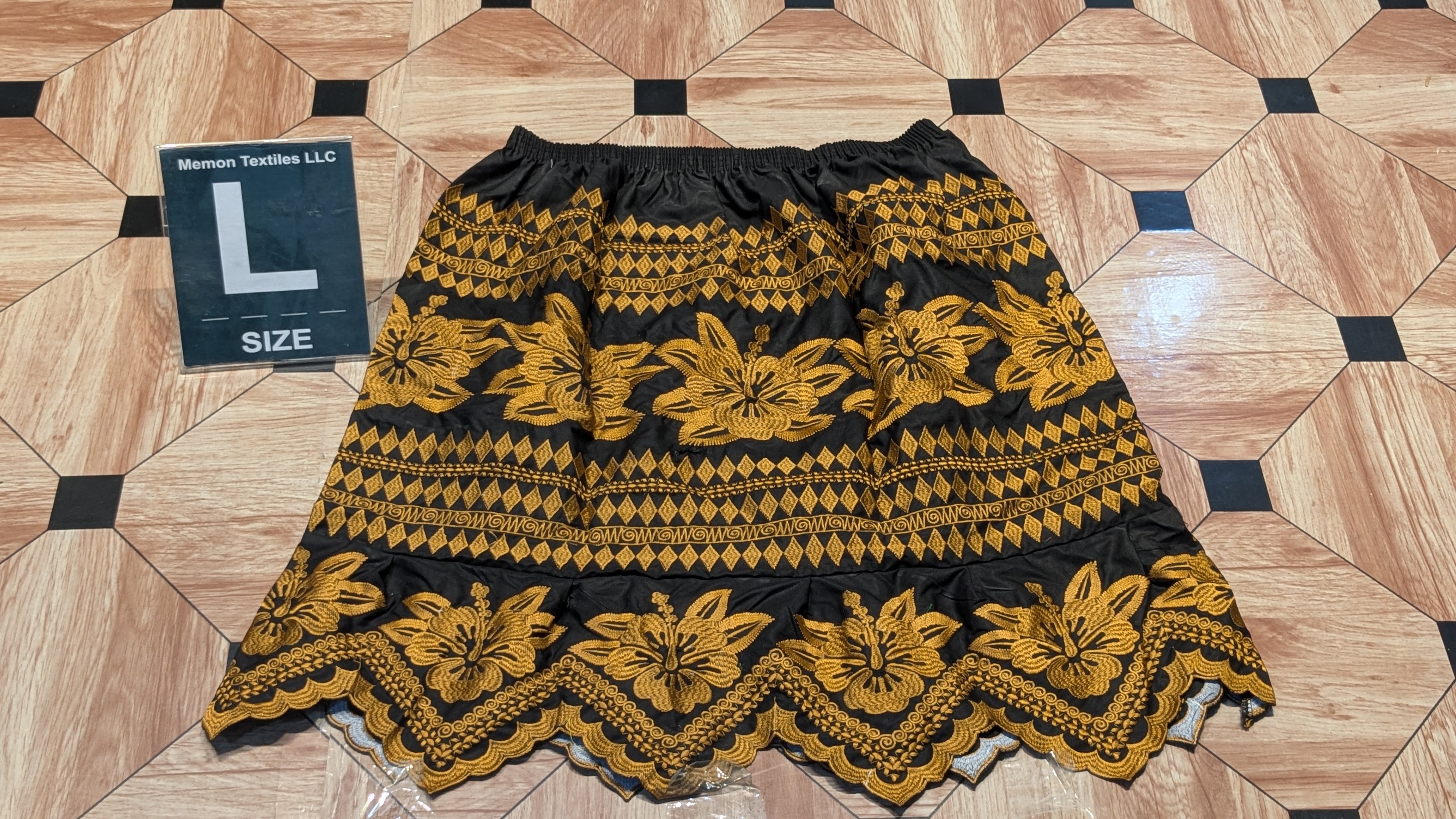 Floral Embroidered Island Skirts (Urohs) - L