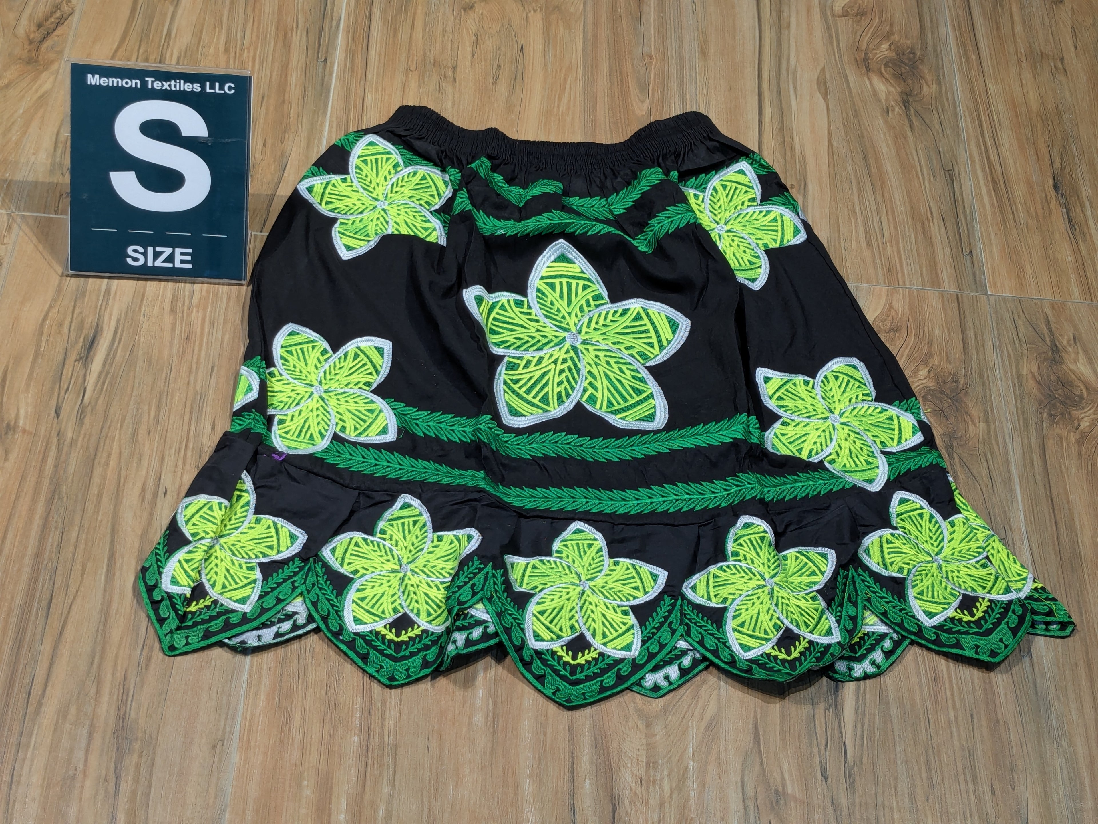 Embroidered Island Skirts (Urohs) - S