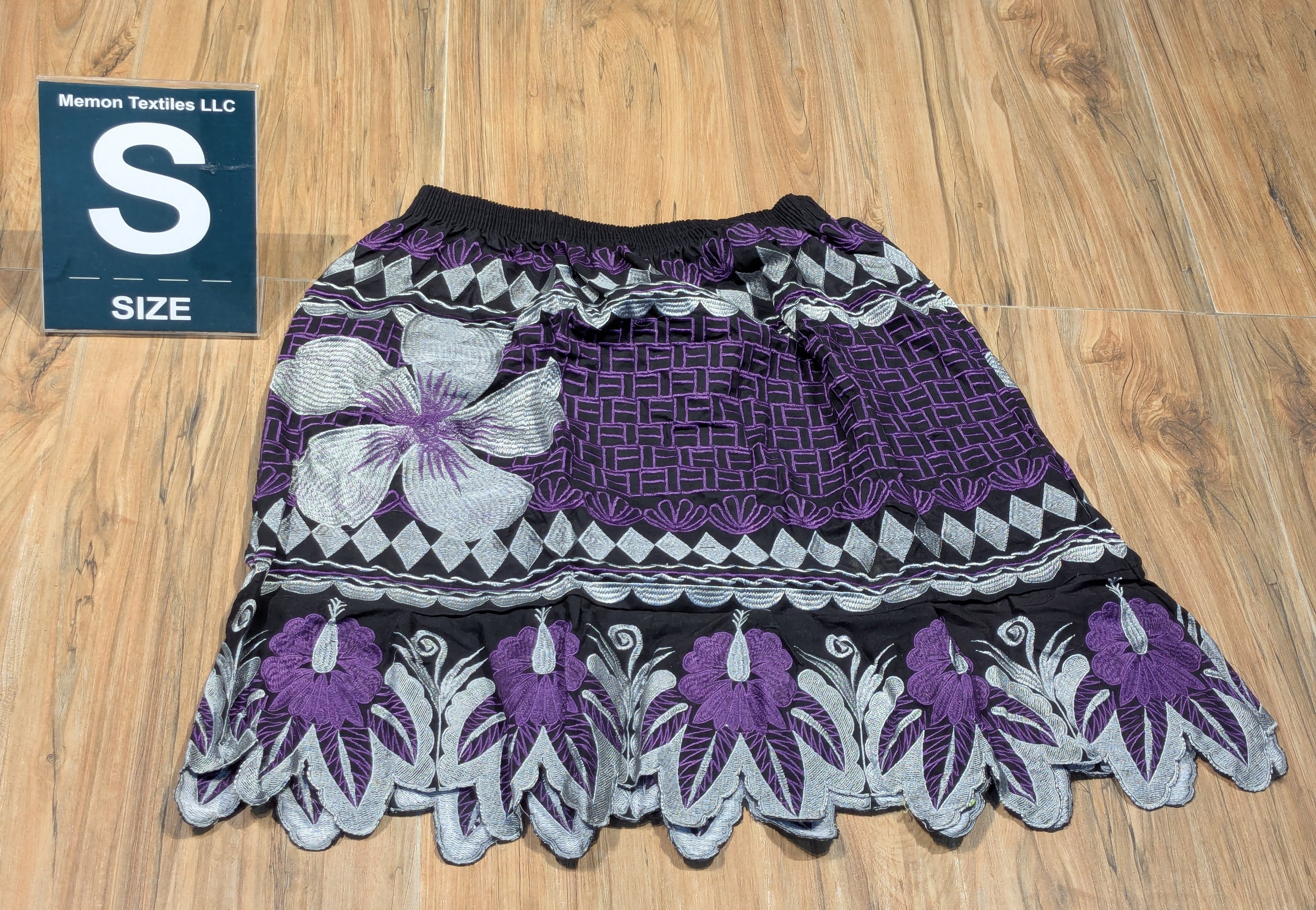 Embroidered Island Skirts (Urohs) - S