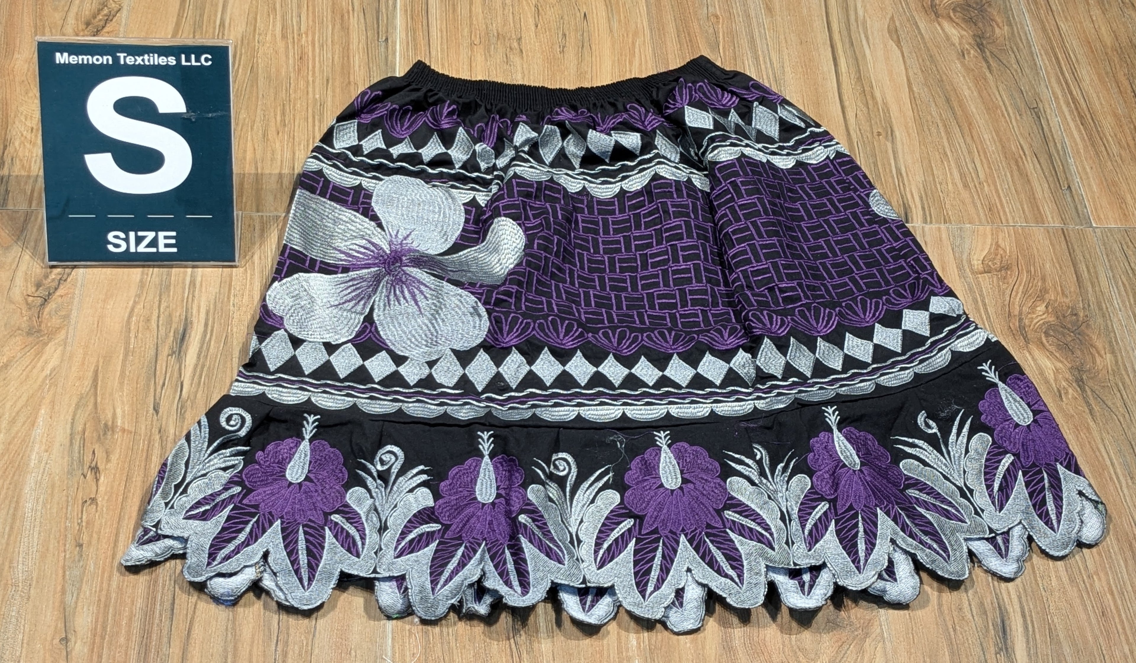 Embroidered Island Skirts (Urohs) - S